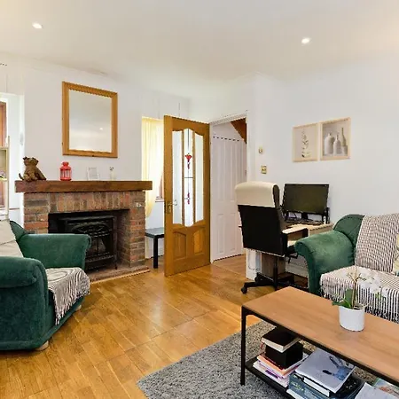 Airport Comfy House Homestay