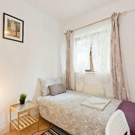 Airport Comfy House Homestay